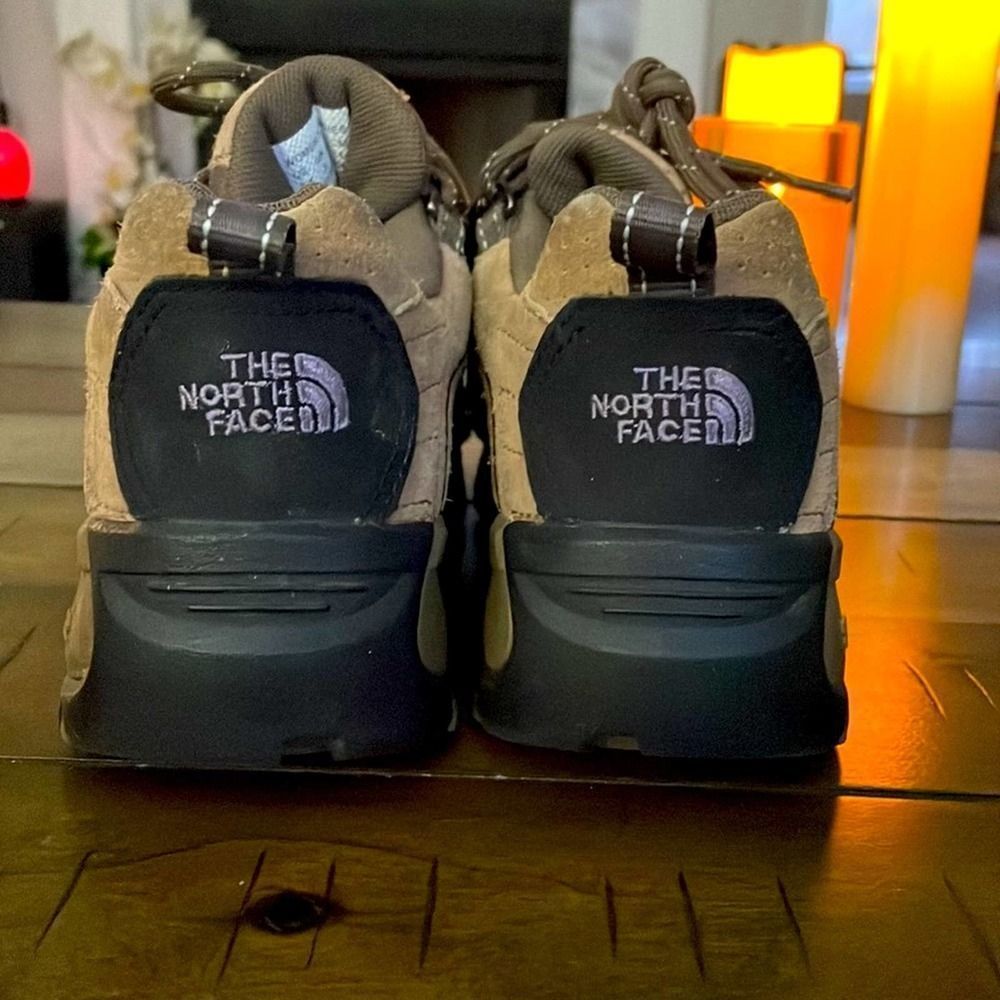 The Northface Sz 7.5 Tan lace up sneakers - Picture 2 of 7